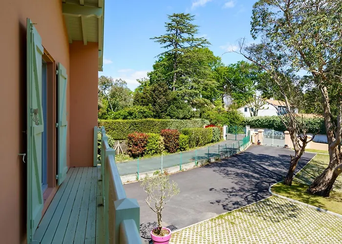 Familiale à Biarritz, Parc Privé, Pelote Basque&boulodrome Couette-café