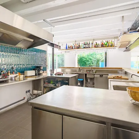 Bed & Breakfast La Conciergerie A Biarritz, Avec Fronton Pour Pelote Basque, Boulodrome, Bar-comptoir Biarritz