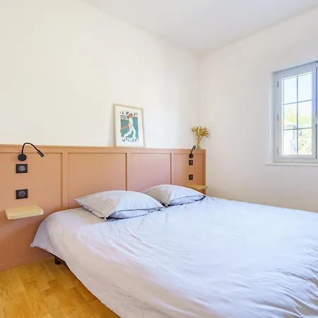 La Conciergerie A Biarritz, Avec Fronton Pour Pelote Basque, Boulodrome, Bar-comptoir Bed & Breakfast