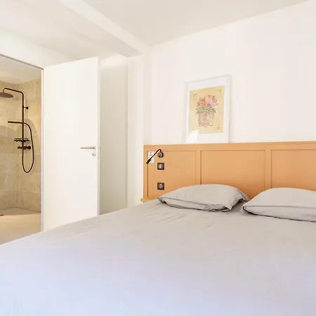 La Conciergerie A Biarritz, Avec Fronton Pour Pelote Basque, Boulodrome, Bar-comptoir Bed & Breakfast Biarritz