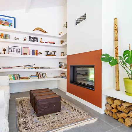 La Conciergerie A Biarritz, Avec Fronton Pour Pelote Basque, Boulodrome, Bar-comptoir